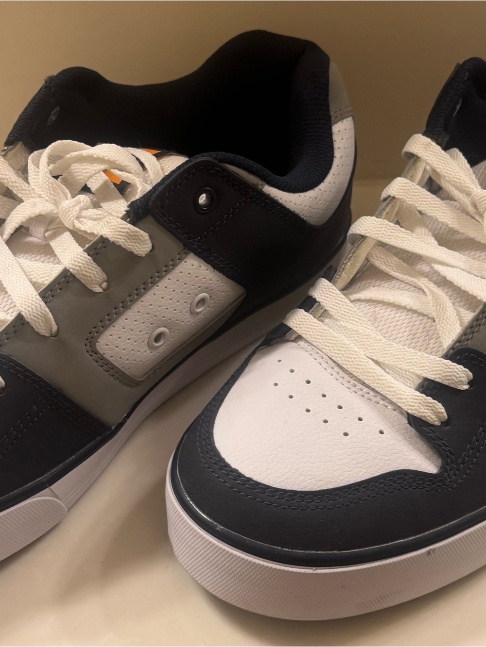 DC Pure Skate Shoes Men’s Size 11 White/Black/Grey Orange Logo